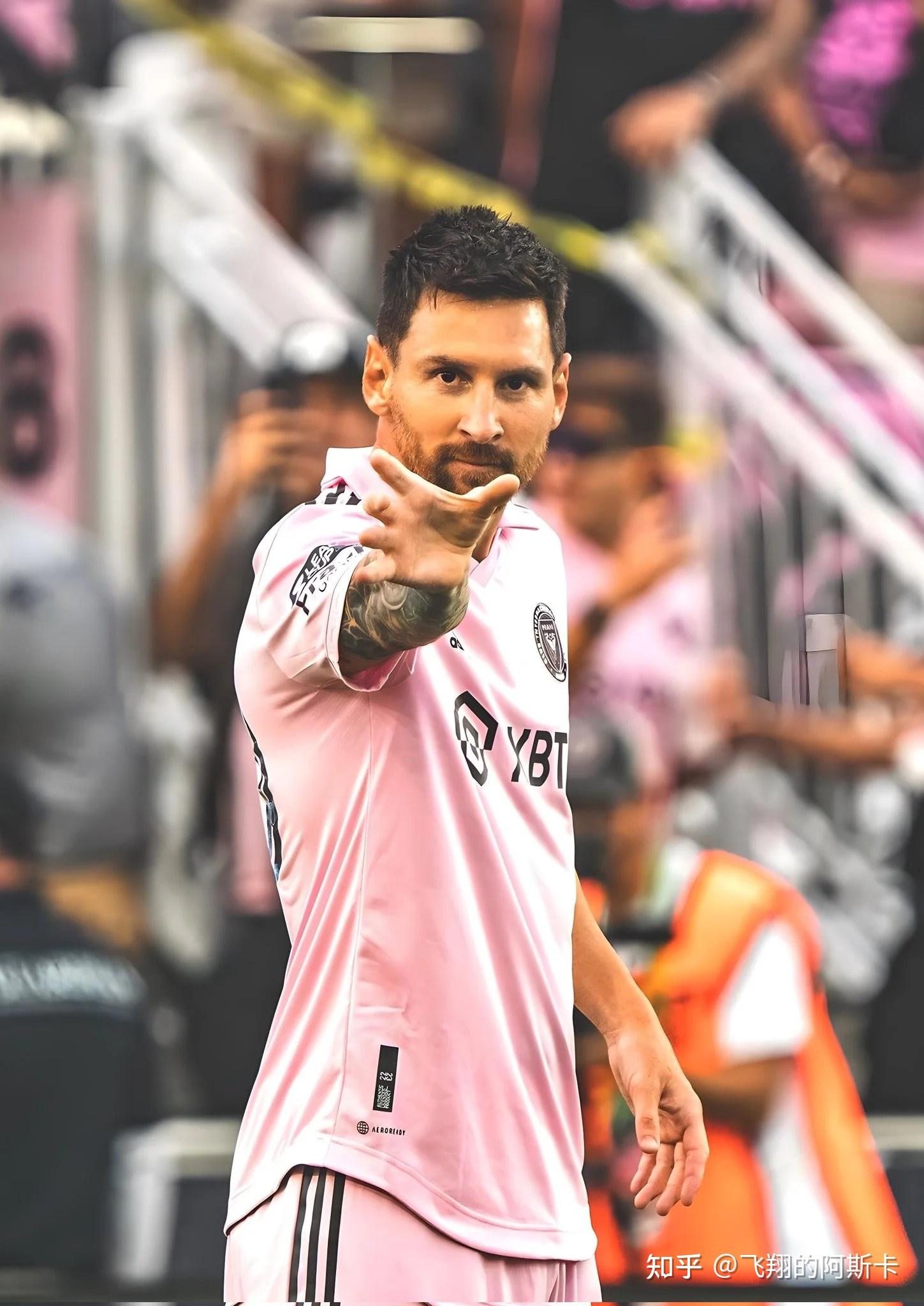 梅西在法国联赛中大放异彩，球迷赞不绝口的简单介绍