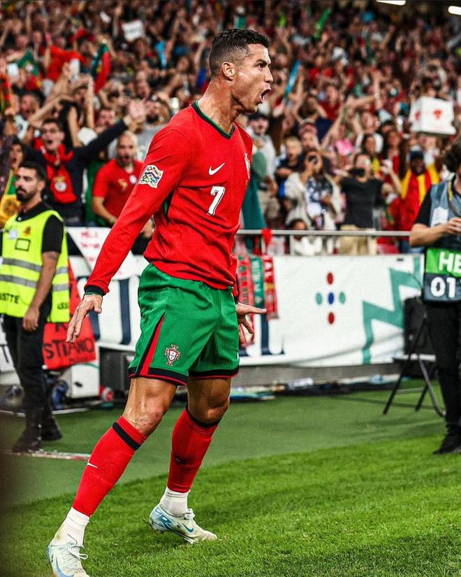 C罗领衔葡萄牙国家队斩获欧洲杯