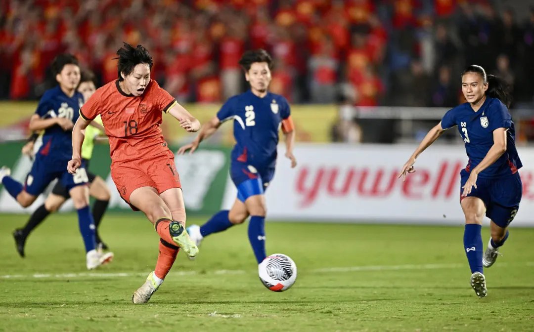 关于难忘瞬间！中国女足叱咤风云再夺冠的信息