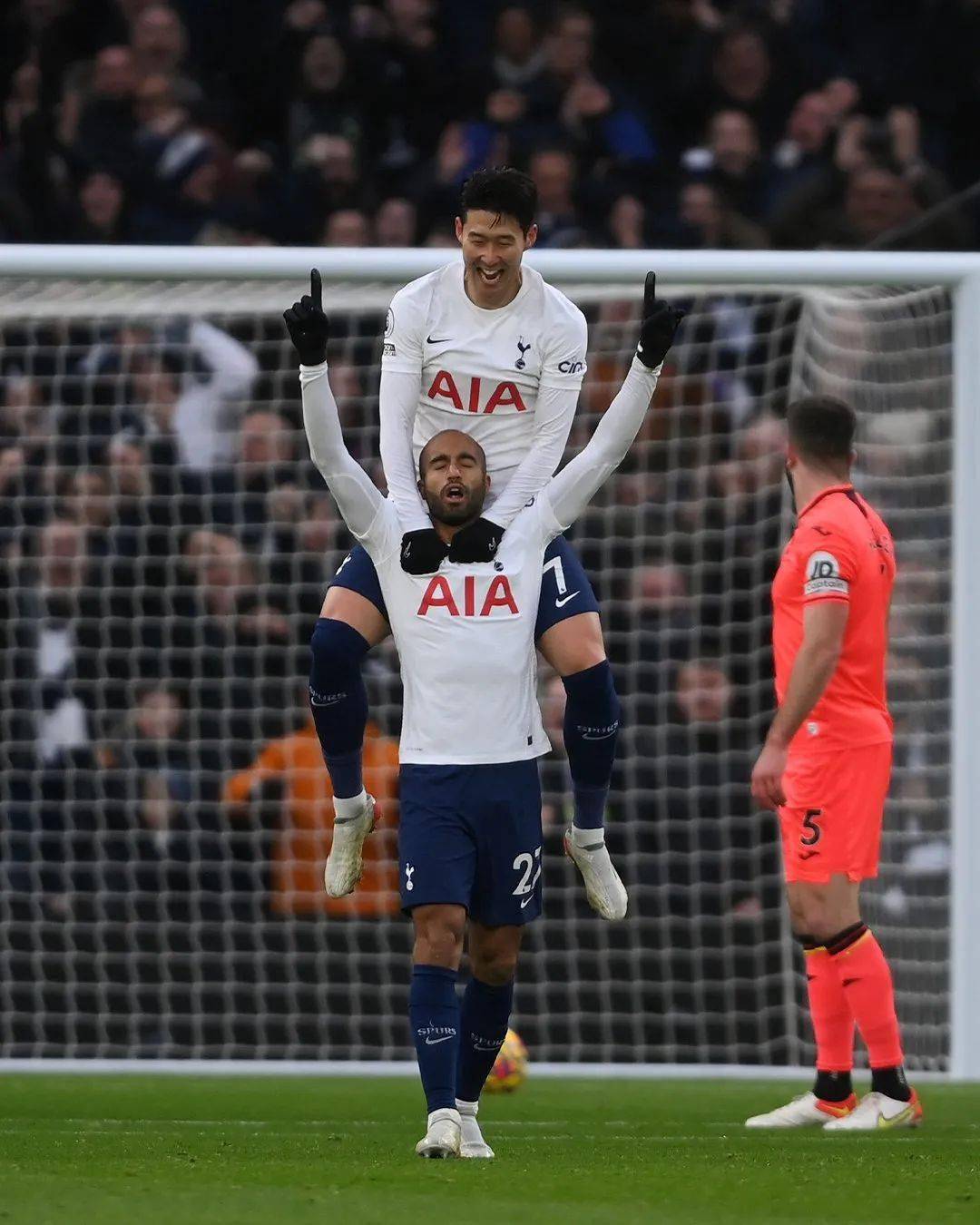 包含狂人联-完胜，继续领跑英超的词条