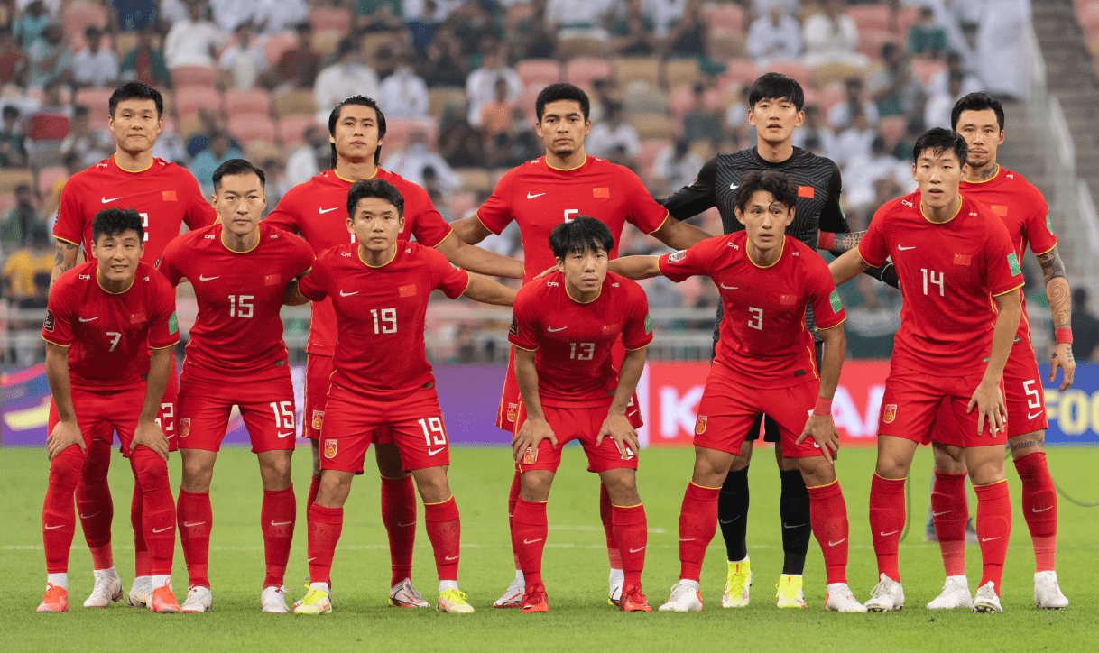 雷火电竞亚洲先驱-国内足球赛场顶级对战，球队技术风采