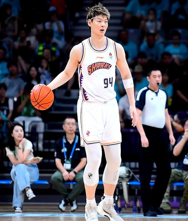 雷火电竞亚洲先驱-江苏队逆转辽宁队，王哲林扛起全队