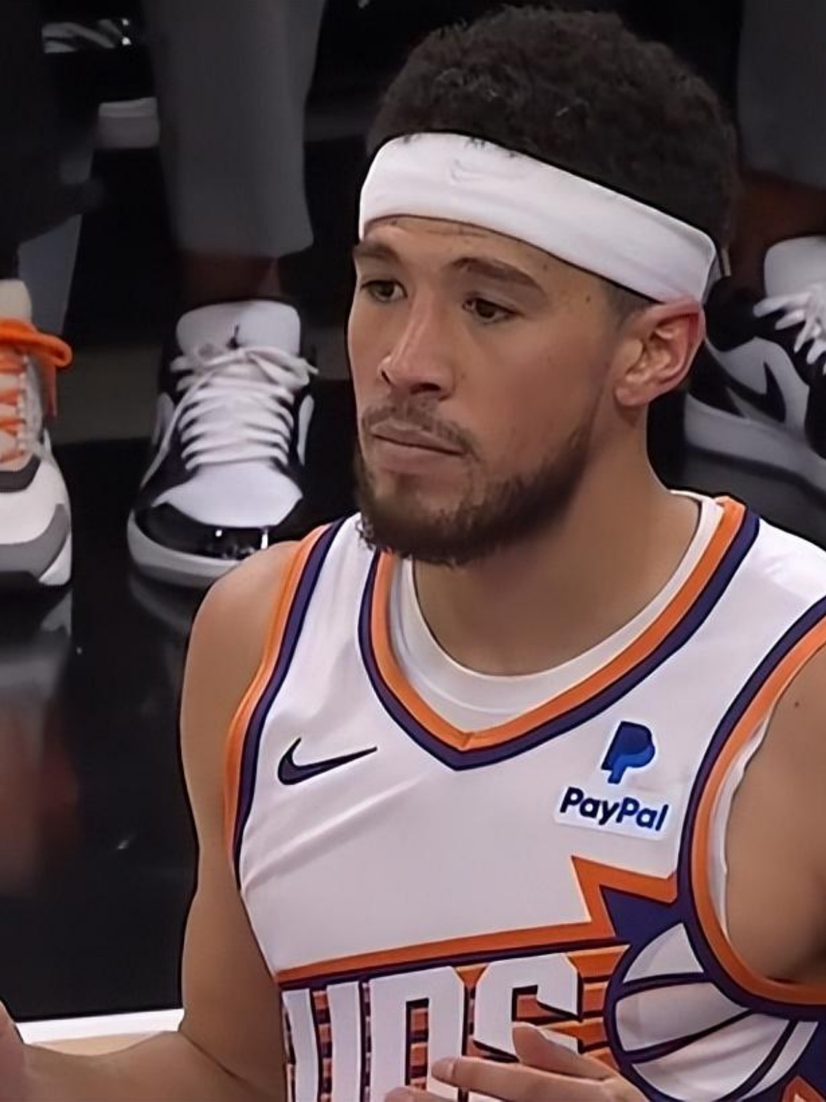 雷火电竞-国王横扫鹈鹕，拉文高光表现