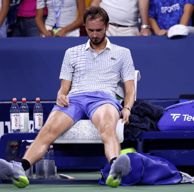 雷火电竞入驻-年终总决赛绝杀拉沃尔杯，梅德韦杰夫刷新纪录