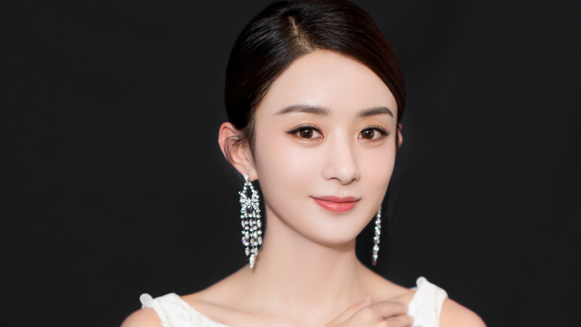 当引擎轰鸣时,西亚卡姆如何在时速三百公里的赛场边演绎另一种极速