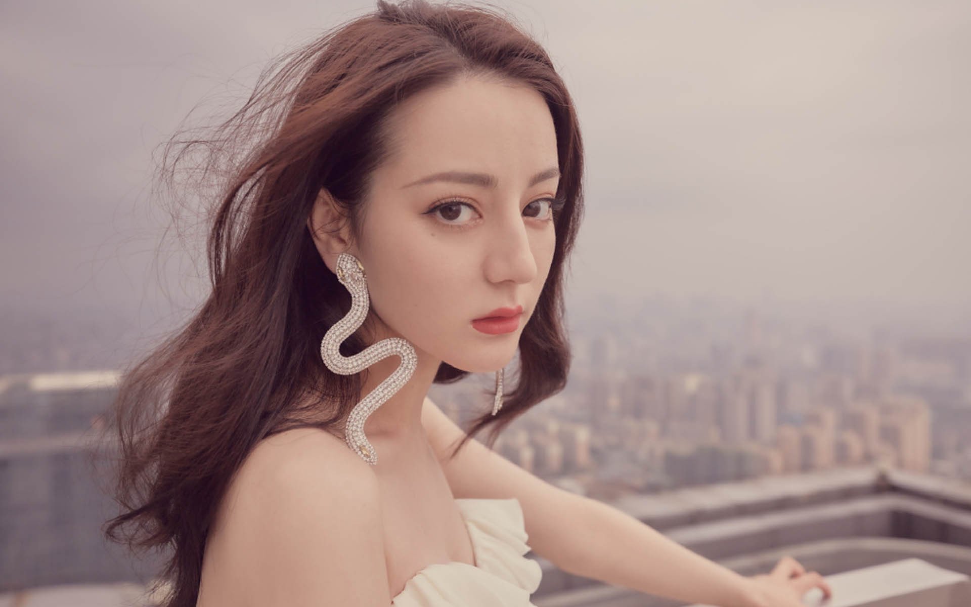 蓝衣军团狂飙突进!加克波一剑封喉,那不勒斯4-1横扫瑞士挺进八强